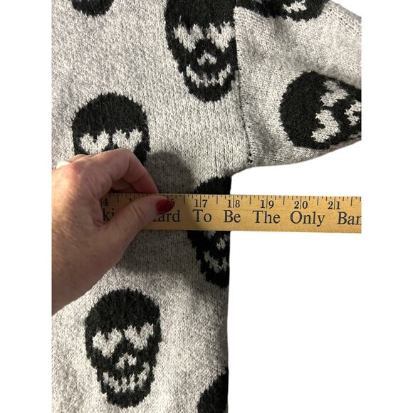 Skulls Oversized Cardigan Goth Grunge XXS No Boundaries - Picture 4 of 7
